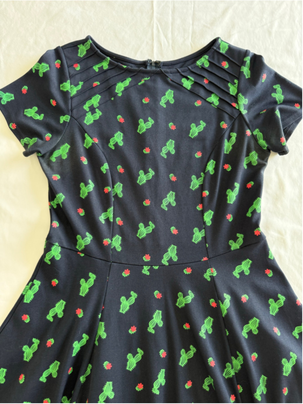Women's Unique Vintage Cactus Print Dress, Size L, Black and Green - Picture 4 of 10